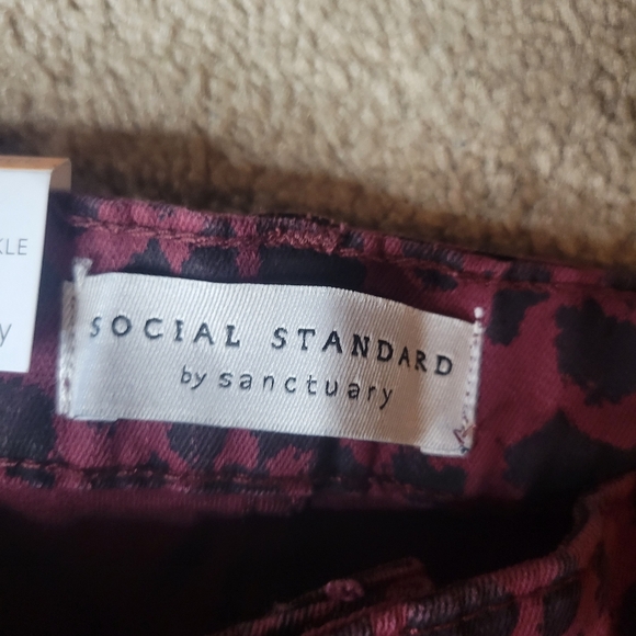 Sanctuary Social Standard Leopard Print Pants - Picture 4 of 5